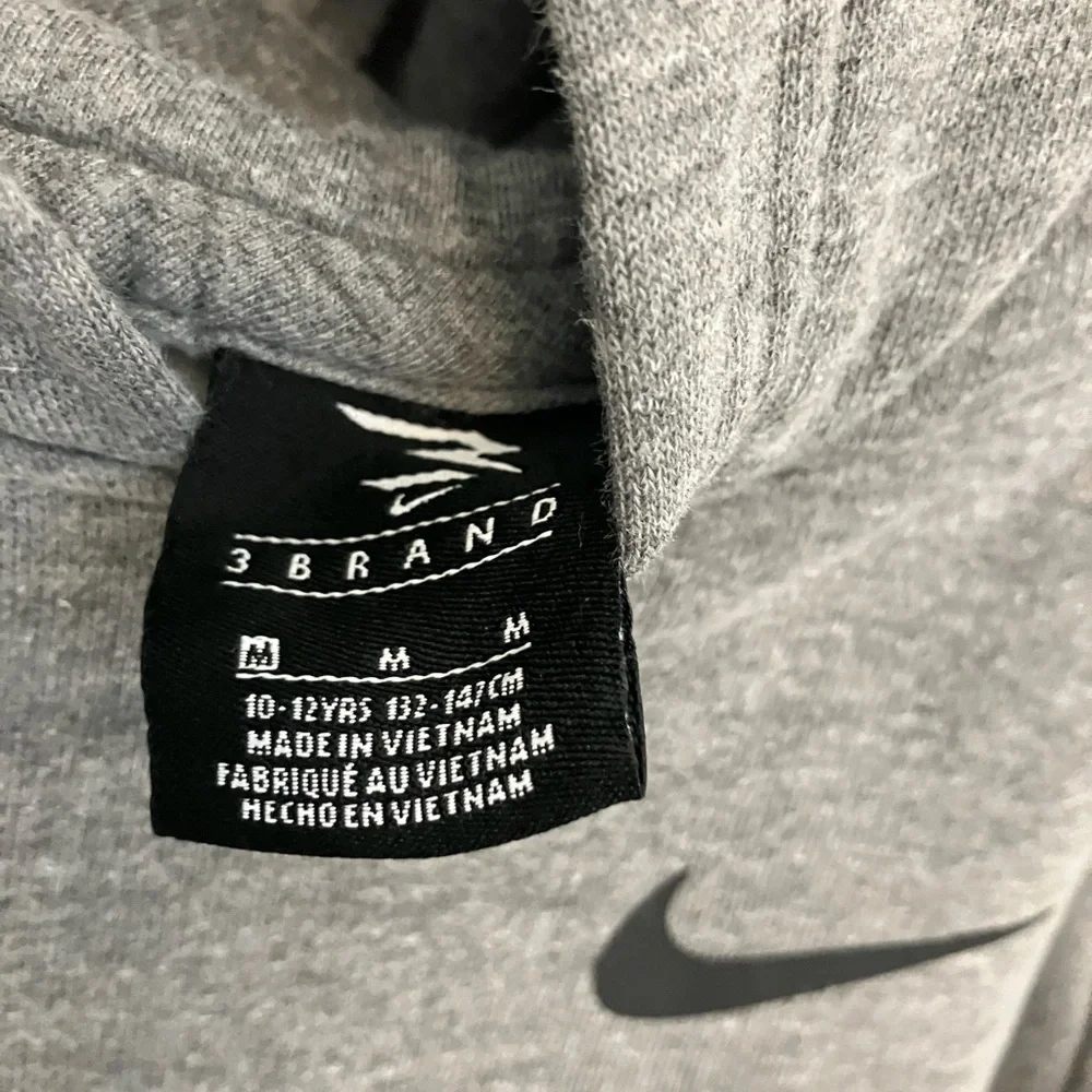 Nike Heather Gray Sweatshirt - Picture 2 of 3